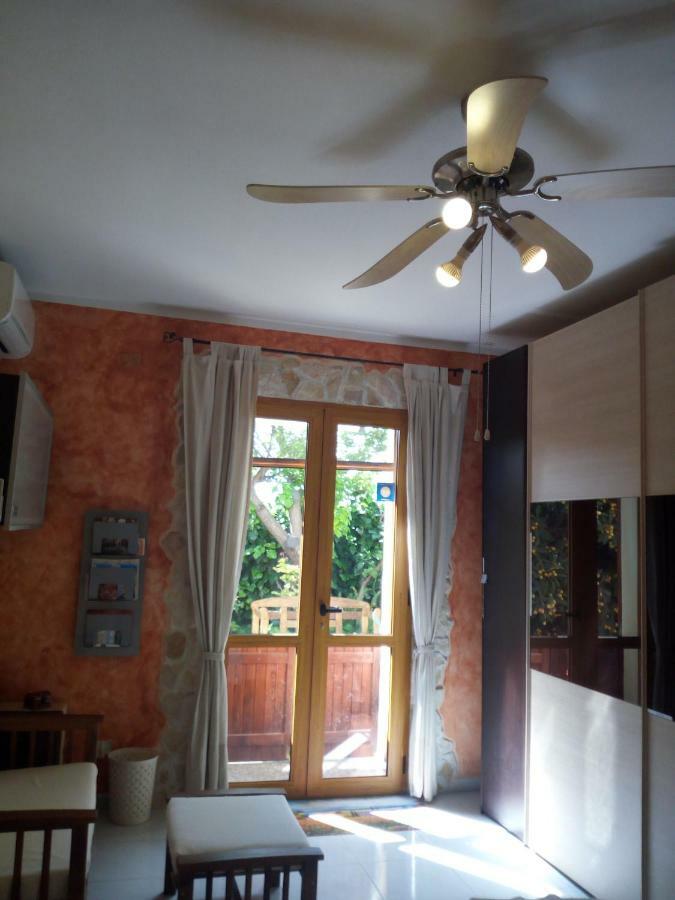 B&B Villa Sul Golfo Куарту-Сант'Елена Екстер'єр фото